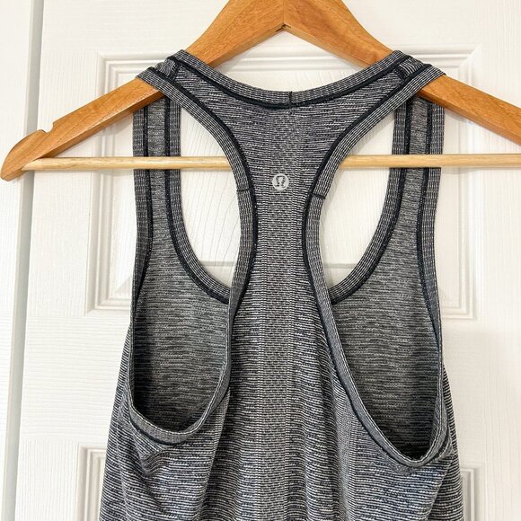 Lululemon Swiftly Tech Racerback Tank 2.0 Gray Knit Top Size 4 EUC - Picture 6 of 6